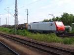 E 37 517 zieht einen Kesselwagenzug am 05.07.2011 durch Mannheim Hbf