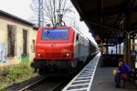 CB Rail/Prima E37 520 kommt durch Bad-Honnef mit einem gemischten Gterzug aus Richtung Koblenz und fhrt in Richtung Kln bei Sonnenschein am 3.4.2012.