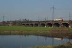 Ende Mrz 2012 macht sich eine BB 37000 auf den Weg Richtung Sden und passiert parallel zur A3 die Ruhrbrcke