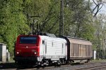 CBR E37 520 am 11.4.12 mit dem sehr langen Papierzug nach Dortmund-Obereving bei der Durchfahrt durch Ratingen-Lintorf.
