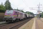 Akiem 37027 mit Getreidezug in Fahrtrichtung Seelze. Aufgenommen in Dedensen-Gmmer am 28.07.2012.