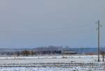 Kesselzug vor Ferdinandshof mit Fahrtrichtung Berlin bei Schneefall.