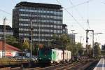 FRET 437020 mit E37 520 und Stahlzug bei der Durchfahrt durch Dsseldorf-Rath.