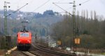 CB Rail/Prima E37 520 kommt aus Richtung Koblenz mit einem Kurzen gemischten Gterzug aus Sden nach Kln-Gremberg und fhrt in Richtung Kln auf der Rechte Rheinstrecke (KBS 465) bei Kasbach-Linz am