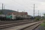 437 001 der SNCF zieht am 25. Juni 2013 einen Kesselwagenzug durch Kronach in Richtung Saalfeld.