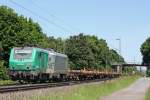 FRET 437019 am 2.6.13 mit Stahlzug in Menden.
