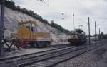 Begegnung zwischen SNCF Krokodil BB 12060 und der Verschublok im  Kalksteinbruch Pagny Meuse am 22.5.1998.