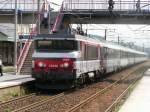 SNCF BB 15 038 fhrt mit einem IC von Metz nach Paris/Est in die Station Chateau-Thierry ein.