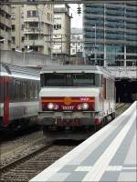 SNCF E-Lok BB 15017 hat am 17.08.08 ihren Zug, welchen sie von Basel SBB nach Luxemburg gebracht hat, verlassen und kehrt ber das leere Gleis nach Frankreich zurck.