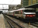 15034 mit EC 90 Milano Centrale-Bruxelles Midi auf Bahnhof Luxembourg am 25-7-2002.