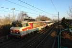 SNCF 15002. Auf dieser langen geraden Strecke, bei Bartenheim im Elsass, hat der Schnellzug nach Mulhouse anscheinend seine Hchstgeschwindigkeit. 2.2.2007