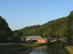 Hinter Saverne (Zabern) steigt die Strecke Richtung Westen und berquert mit einer Brckenkonstruktion nacheinander die Zorn, die Departementalstrae und den Rhein-Marne-Kanal.