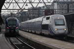 In Frankreich setzt man auf Doppelstocktriebzüge. Rechts ein TGV Duplex, eingesetzt im Fernverkehr auf der Fahrt nach Paris; Links ein Regio2N von Bombardier, eingesetzt im Regionalverkehr. Beide begegnen sich am 17.08.2016 in Lyon Part-Dieu.