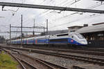 TGV 4724 durchfährt den Bahnhof Sissach.