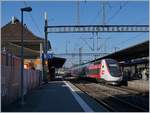 Da beim Bahnhof von Morges ein recht hoher Gebäudekomplex hochgezogen wird, liegt der Bahnhof je nach Jahreszeit bis weit in den Vormittag im Schatten.