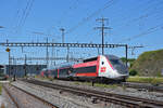 TGV Lyria 4722 durchfährt den Bahnhof Pratteln.