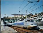 Der SNCF PSE TGV 53 auf der Fahrt von Paris Gare de Lyon nach Genève beim Halt in Bellegarde.

Analog Bild vom 18. September 2002 