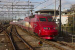 Thalys PBA 4535 verlässt Amsterdam Centraal nach Paris Nord, am 08.11.2022.