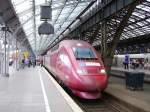 Der Thalys steht abfahrbereit nach Paris in Kln.