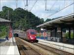 Ein Thalys PBKA aus Richtung Lttich hat am 12.07.08 den Tunnel verlassen und fhrt in gemchlichem Tempo in Richtung Aachen durch den schnen Keilbahnhof von Pepinster, wo sich die Strecken nach Spa