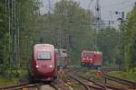 4345 als THA9433 aus Paris-Nord nach Kln Hbf beim berholen von 185 365-4 am Esig Aachen Rothe-Erde, 1.6.10