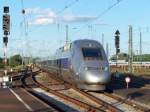 TGV9570 aus Stuttgart auf dem Weg nach Paris Est ist am Abend des 16.08.07 bei der Einfahrt des Bahnhofs Karlsruhe Hbf