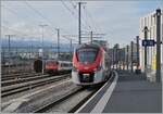 Der SNCF Z 31503 Coradia Polyvalent régional tricourant in der Ursprungsfarbgebung des Léman Express erreicht Lancy Pont Rouge.