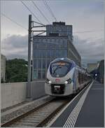 Der SNCF Coradia Polyvalent régional tricourant Z 31547 beim Halt in Lancy Pont Rouge.