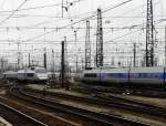 Zwei TGV begegnen sich im Bahnhofsgelände von Brüssel Midi am 09.03.08.