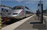 Seit dem 11. Dezember 2005 kann die Strecke Rennes - St-Malo elektrisch befahren werden und somit k�nnen, neben den BreizGo TER St-Malo Rennes , auch direkte TGV Z�ge von und nach Paris Montparnasse verkehren. Je nach Wochentag werden 3 bis 4 Zugspaare angeboten, die Reise nach Paris dauert nur etwa 2 1/2 Stunden, also fast eben so lange wie bei der Er�ffnung der Strecke die Fahrt von St-Malo nach Rennes dauerte. Im Bild der TGV Atlantique N� 323, welcher als TGV 8088 nach Paris fahren wird.
 
14. Mai 2019 