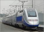Bevor er berhaupt Fahrgste transportierte, konnte der fabrikneue TGV Duplex am Fest 150 Jahre Eisenbahn in Luxemburg von auen und innen unter die Lupe genommen werden, whrend dahinter gerade eine