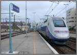 Nach einem kurzen Halt verlsst TGV Duplex 287 den Bahnhof Bourg-en-Bresse Richtung Paris.