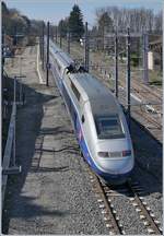 Der TGV 6508  Paris-Alpes  verlässt Evian (ab 13:14) mit dem Ziel Paris Gare de Lyon (an 17:49). 
Der TGV 287 besteht aus den Triebköpfen 93 87 0029 173-6 an der Spitze und 93 87 0029 174-4 am Schluss. 

Rechts im Bild sind die wohl für den Léman Express Verkehr hergerichteten Abstellgleise zu sehen. 

23. März 2019