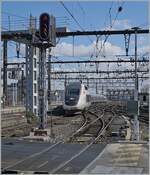 Der SNCF Inoui TGV 6618 bestehend aus dem Rame 263 verlässt pünktllich um 11:46 den Bahnhof Lyon Perrache.