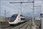 Der SNCF TGV Rame 293 ist als TGV inoui 6504 von Evian-les-Bains nach Paris Gare de Lyon unterwegs und erreicht Annemasse, wo er mit dem TGV von Saint-Gervais-les-Bains Le Fayet vereinigt, die Reise