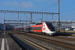 TGV Lyria 4724 durchfährt den Bahnhof Rupperswil. Die Aufnahme stammt vom 13.01.2022.