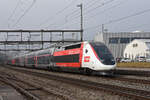TGV Lyria 4724 durchfährt den Bahnhof Rupperswil. Die Aufnahme stammt vom 04.02.2022.