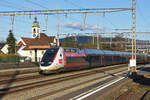 TGV Lyria 4729 durchfährt den Bahnhof Rupperswil. Die Aufnahme stammt vom 07.02.2022.