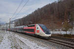 TGV Lyria 4721 fährt am 19.12.2022 Richtung Bahnhof Gelterkinden.