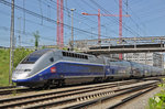 TGV 4727 durchfährt den Bahnhof Muttenz.