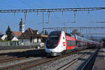 TGV Lyria 4724 durchfährt den Bahnhof Rupperswil.