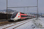 TGV Lyria 4724 durchfährt am 12.12.2022 den Bahnhof Gelterkinden.