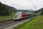 TGV Lyria 4726 fährt am 24.07.2023 Richtung Bahnhof Gelterkinden.