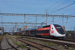 TGV Lyria 4729 durchfährt den Bahnhof Muttenz.