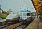 In Mouchard begegnet der SNCF X 2912 auf der Fahrt nach Dôle Ville dem nach Lausanene/Brig fahrenden TGV Lyria (TGV de Neige) 21/421 mit dem am Schluss eingereihten Triebkopf 116.