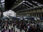 Die zentrale Bahnsteighalle des Pariser Bahnhofs Gare de Lyon.