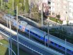 Frankreich, Languedoc, Montpellier Corum, der TGV auf der Strecke Montpellier-Nîmes kurz nach der Abfahrt aus dem Bahnhof Montpellier Saint-Roch. Von der Terrasse auf dem Dach des Corum aus fotografiert. 01.03.2014