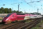 Ein THALYS fhrt am 14.10.03 aus dem BW Deutzer Feld   in den Bahnhof Kln-Deutz ein.