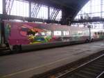 Im Klner Hbf stand der TGV Thalys mit Waggongs die von einem Knstler bemalt wurden