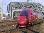 Am Pfingstsonntag 2010 erhlt der Thalys aus Paris Nord Einfahrt in Kln Hbf.